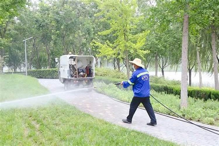 雨季施药无忧：探索耐水农药的科技前沿